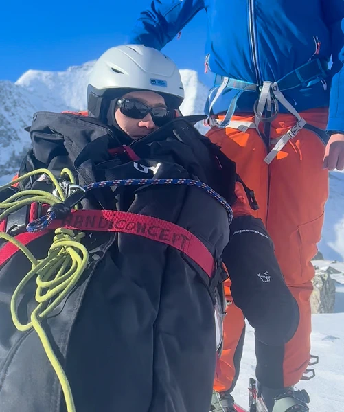 card-one-floating-image-3