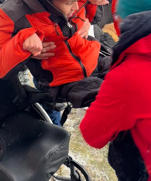 card-one-floating-image-6