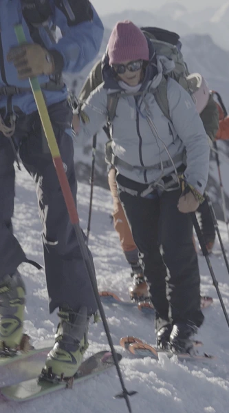 card-one-floating-image-5